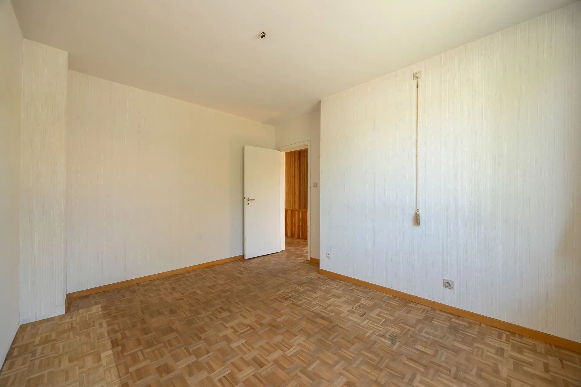 Ruime halfopen bebouwing met garage en zonnige tuin foto 18