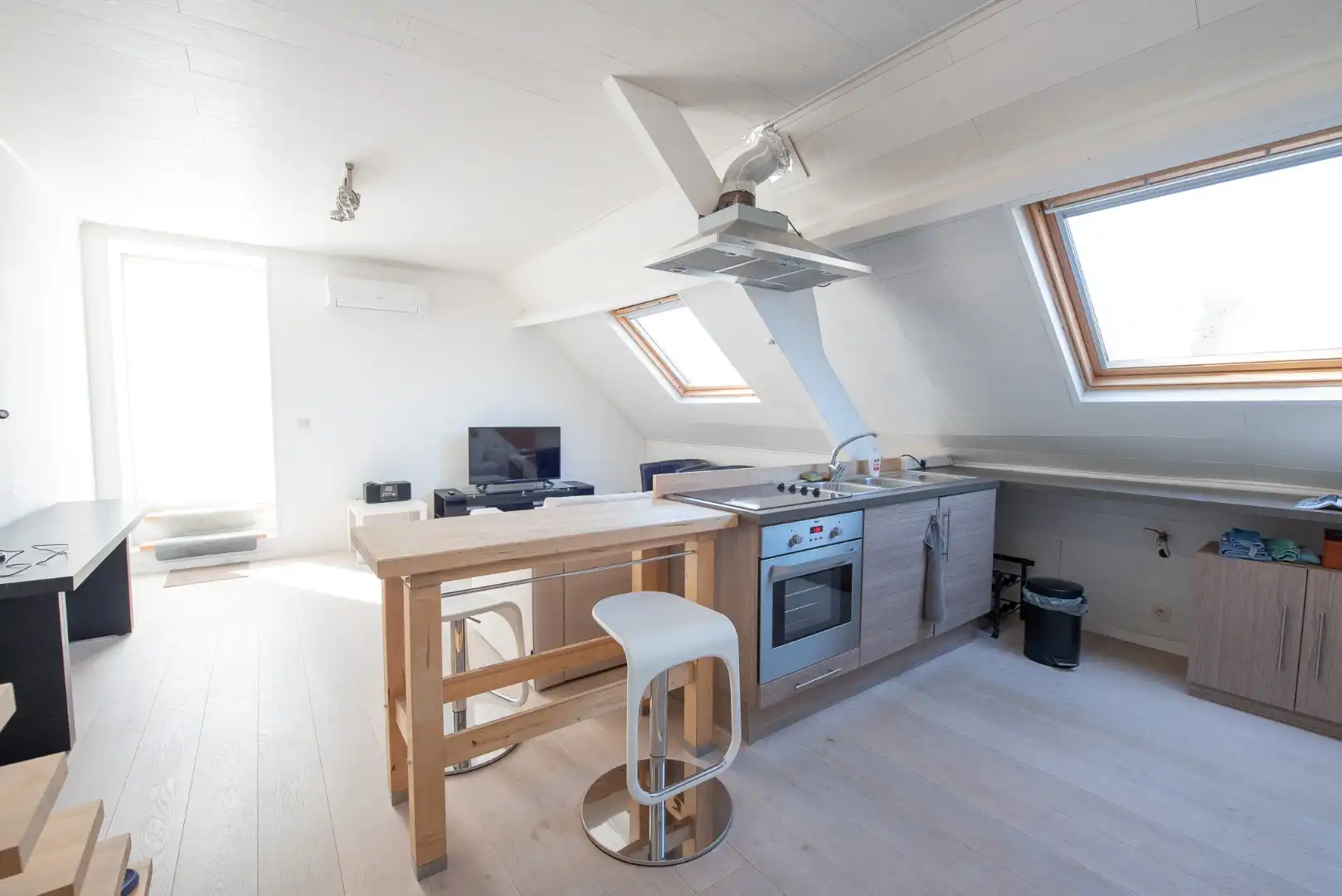 Te koop: gezellig dakappartement met ruim zonneterras in het hart van Waregem! foto 2