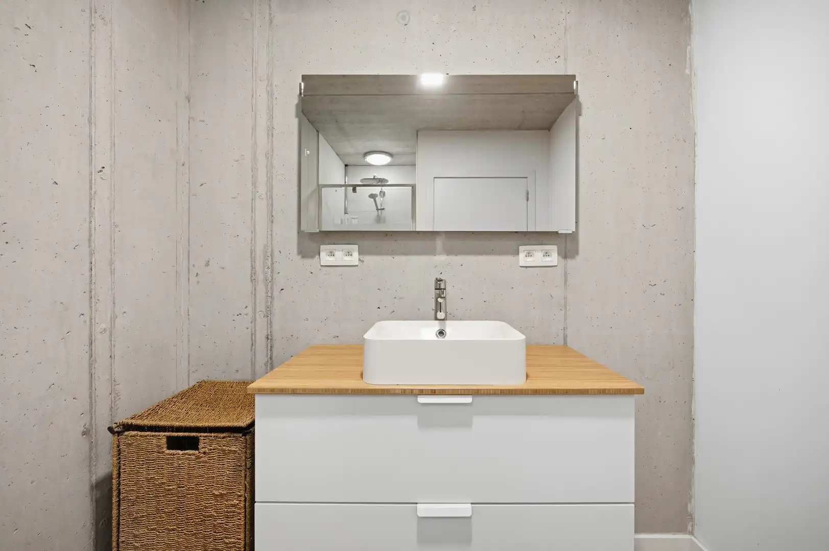 Moderne villa in een rustige en groene omgeving foto 15