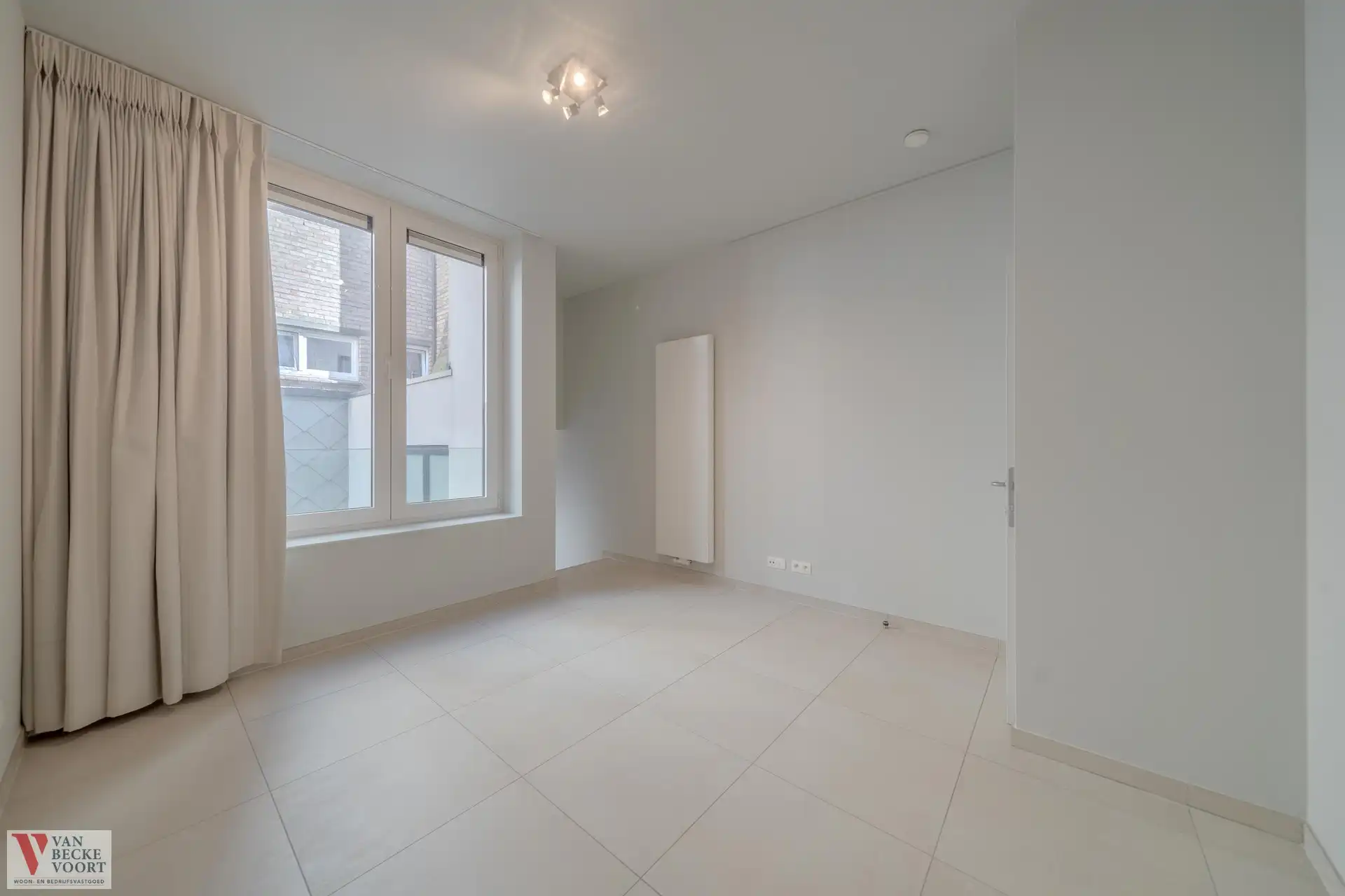 Appartement in gerenoveerd eclectisch herenhuis aan de Sint-Jozefkerk foto 8