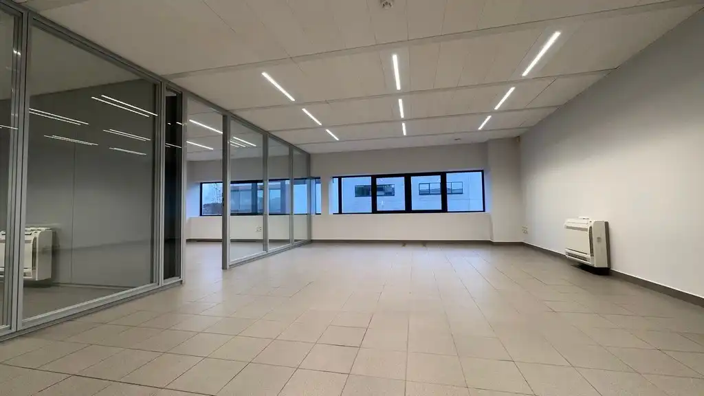 Kantoor met klein magazijn te huur aan The Loop in Gent foto 4