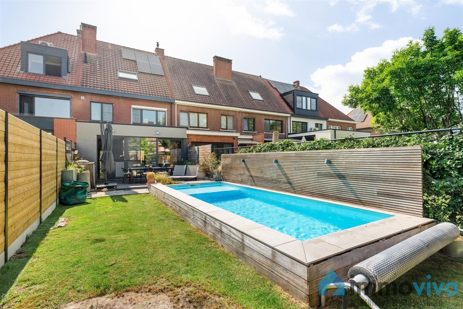 Gerenoveerde woning met zwembad op toplocatie aan Hof Ter Linden foto 2