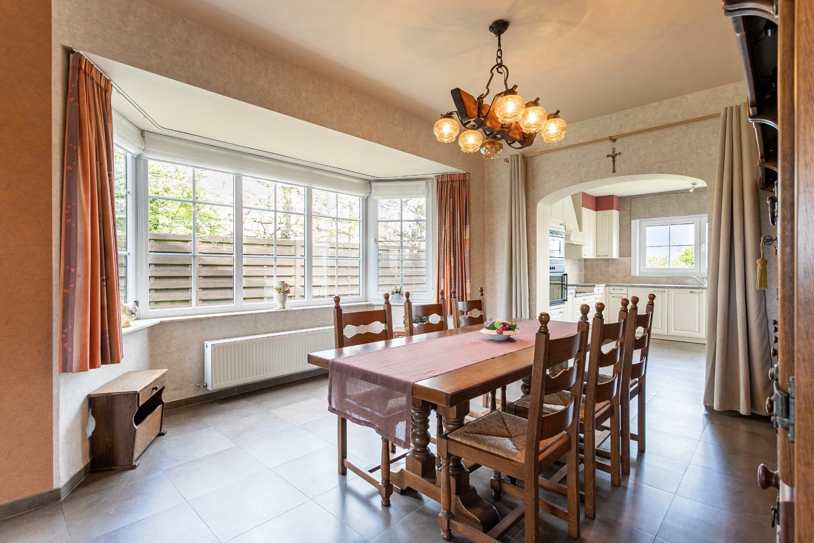 Villa op een perceel van 9a 74ca met garage en potentieel voor 4 à 5 slaapkamers. foto 6