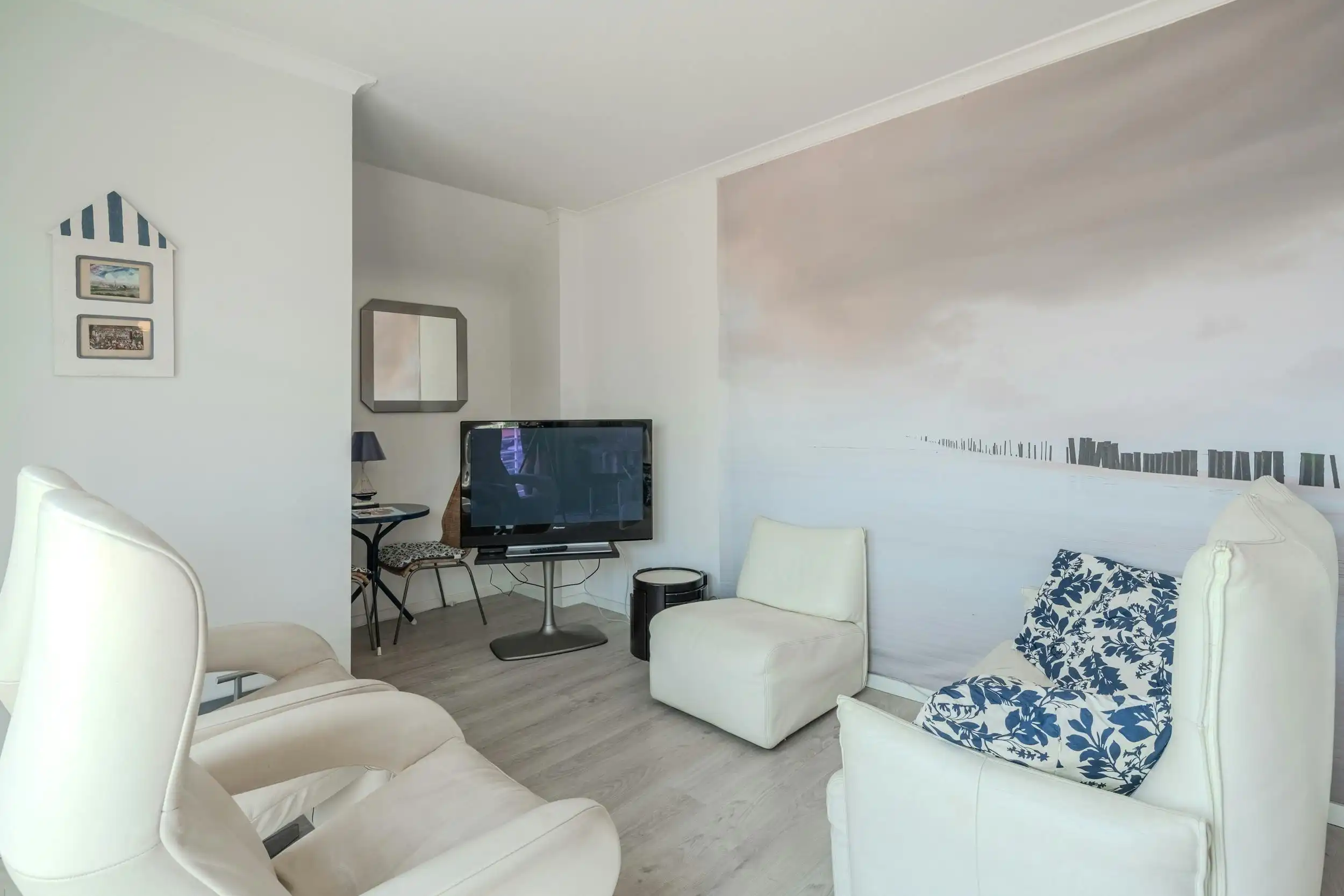 Prachtig gerenoveerd appartement met terras en 2 slaapkamers foto 8
