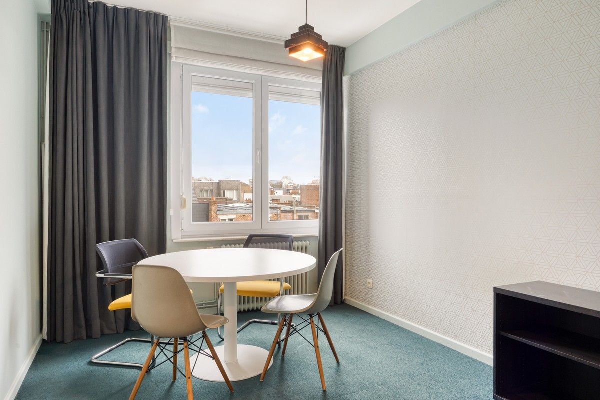 Goed onderhouden tweeslaapkamer appartement nabij station Gent-Sint-Pieters foto 10