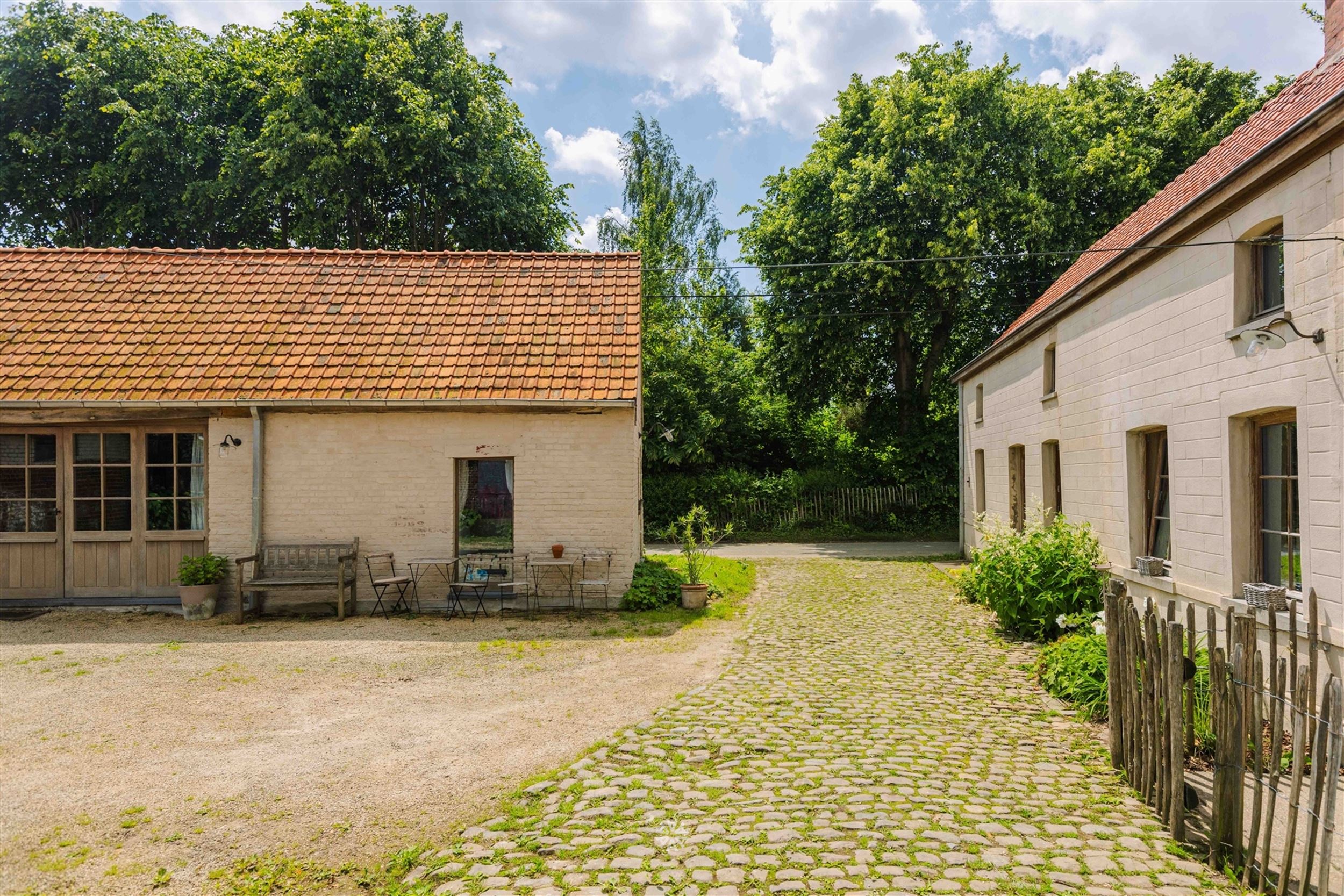 uniek gelegen vierkantshoeve in Schorisse foto 3