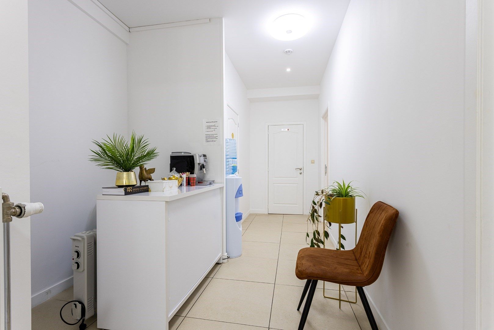 Handelsgelijkvloers of kantoorruimte met centrale ligging! foto 7