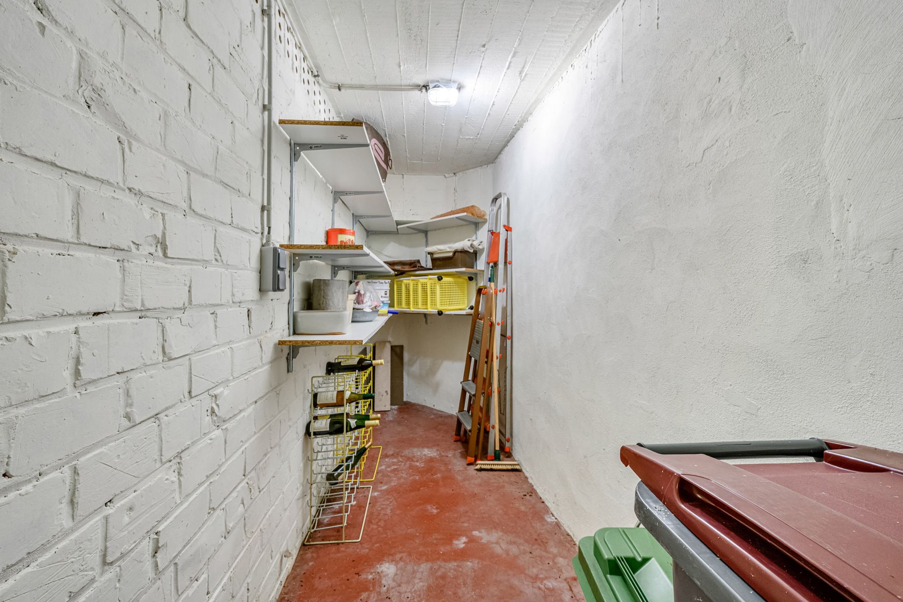 Gerenoveerd 2 slaapkamer appartement met privé kelder foto 16