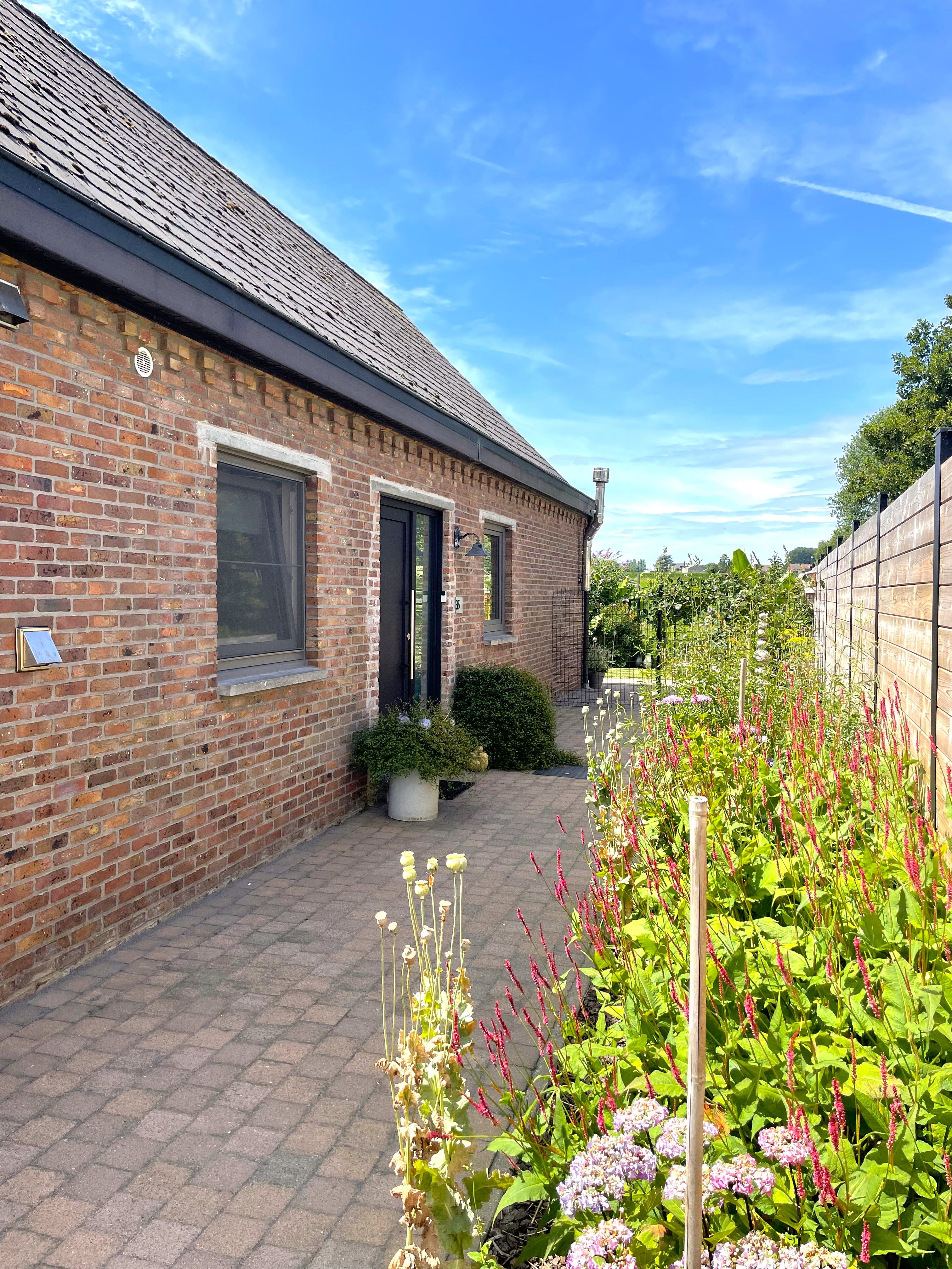 Open bebouwing met zicht op velden - 3 slpkm - terras - tuin foto {{pictureIndex}}
