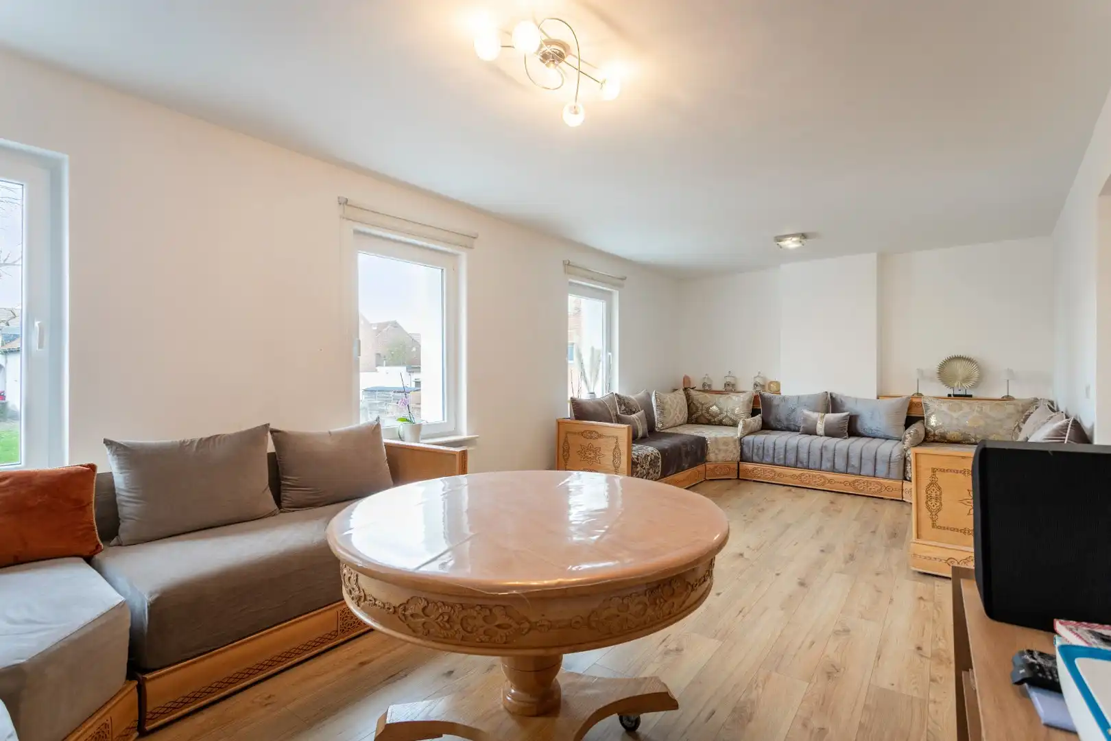 Ruime duplex (143m²) met 3 slaapkamers te Dworp foto 5