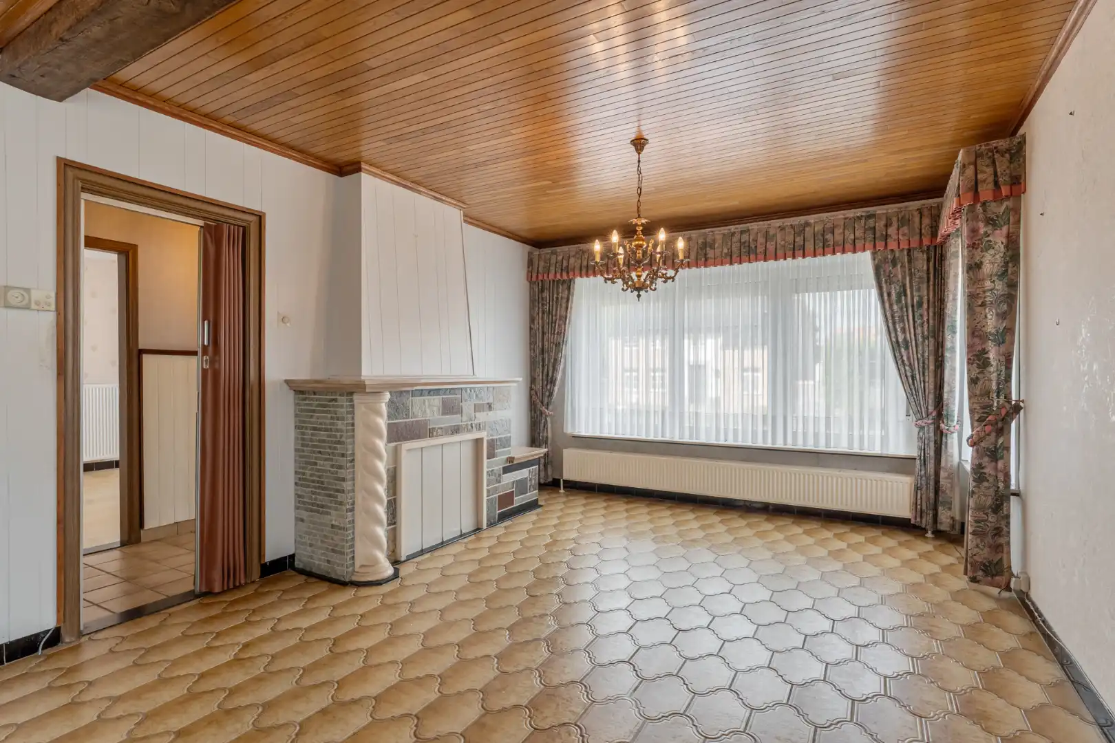 Op te frissen, halfvrijstaande gelijkvloerse woning gelegen in een rustige omgeving op 8a58ca. foto 7