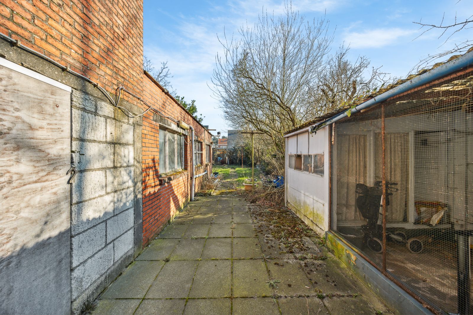Ruime woning met renovatiepotentieel, garage en zuid tuin in Putte-Kapellen. foto 18