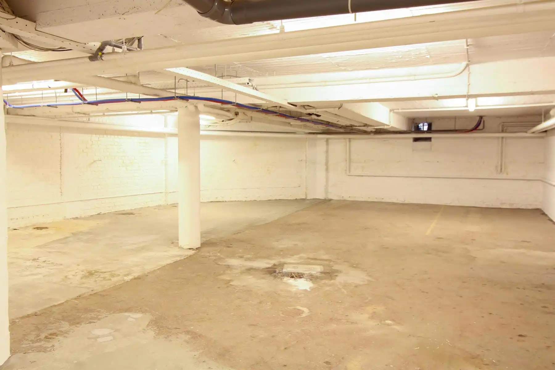 Topgelegen kantoorruimte voor medische praktijk foto 22