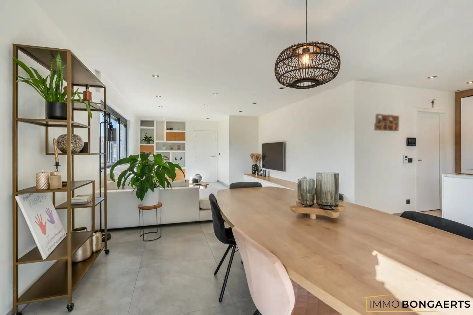 Energiezuinige woning met zwembad op rustige ligging in As foto 4