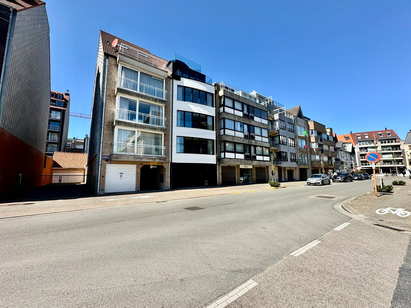 Prachtig gerenoveerd appartement nabij het centrum en de zee met open zichten. foto 3