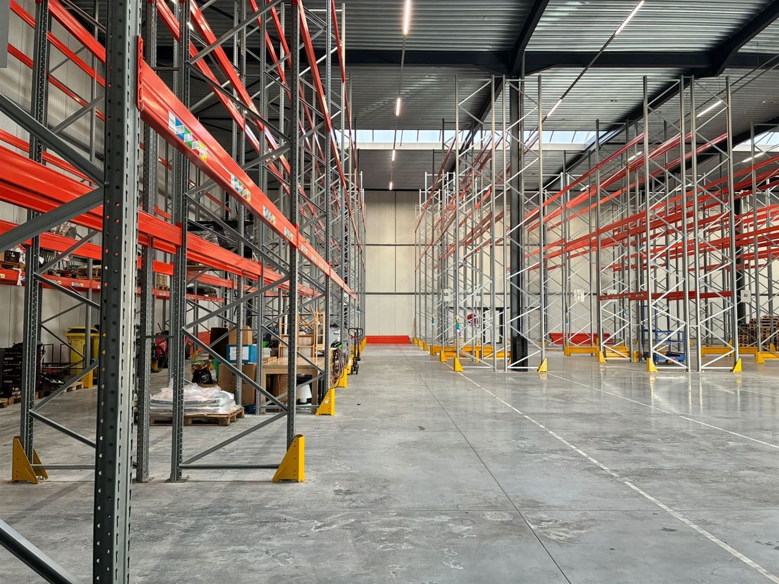 Loods met kade foto 8