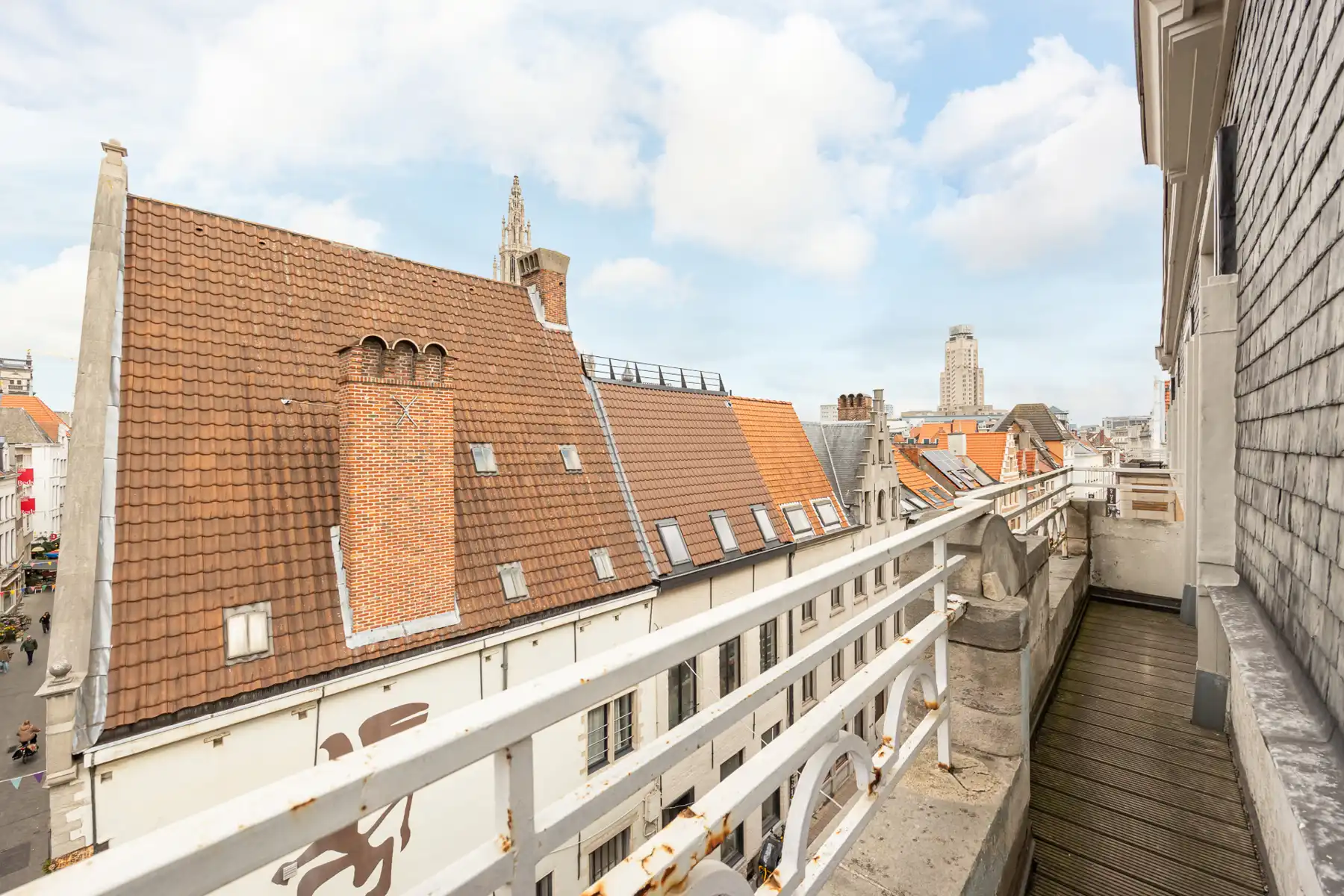Charmant 2-slaapkamerappartement met balkon in het centrum foto 9