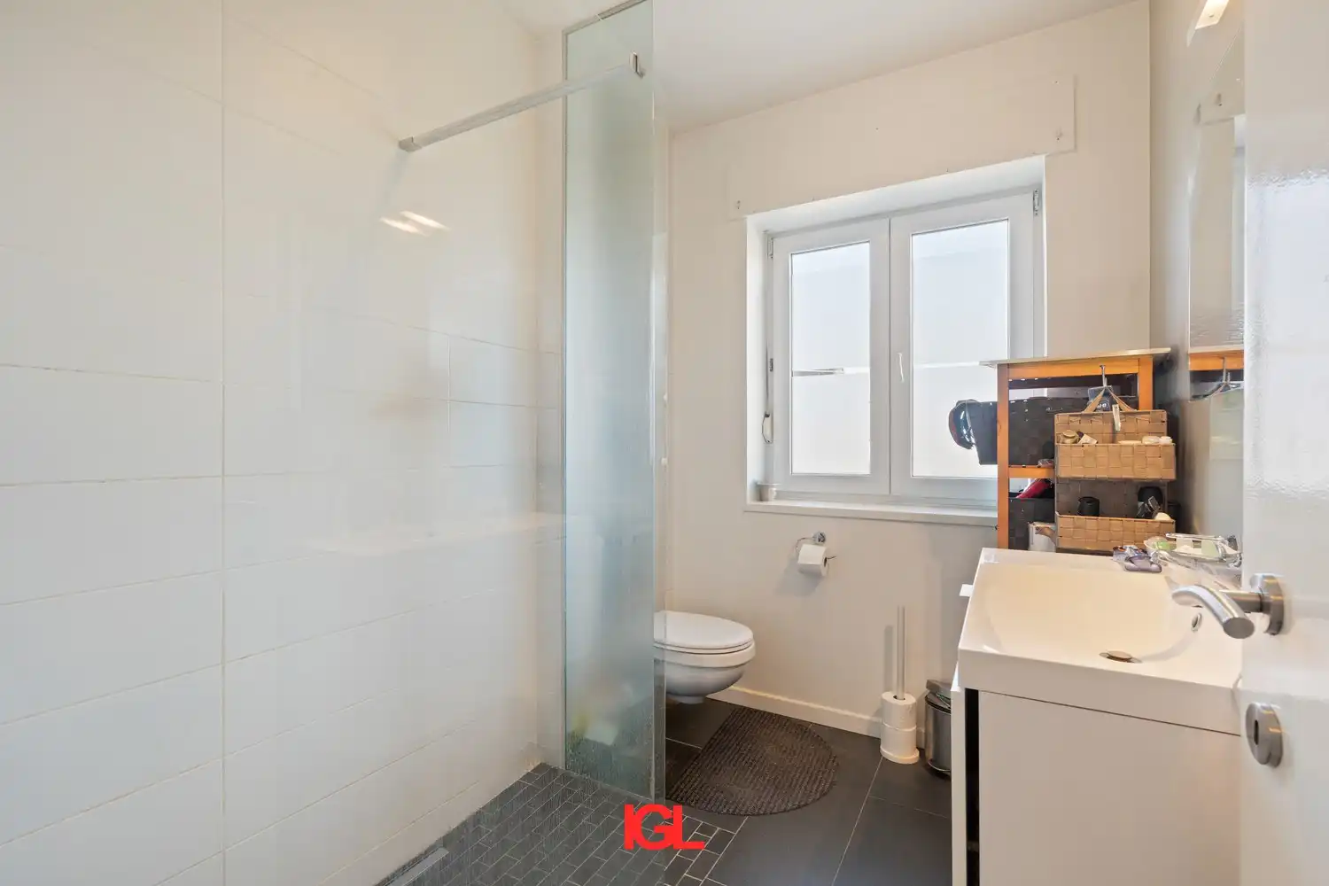 Moderne 3-gevelwoning te koop foto 6