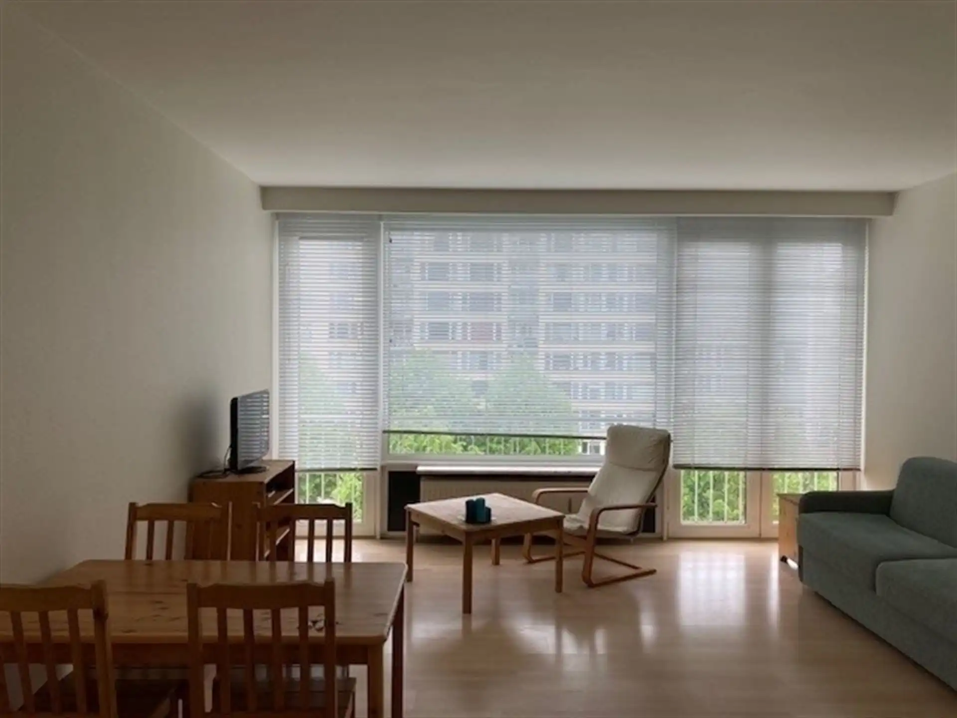  Knusse, gemeubelde studio gelegen op de 5de verdieping foto 3