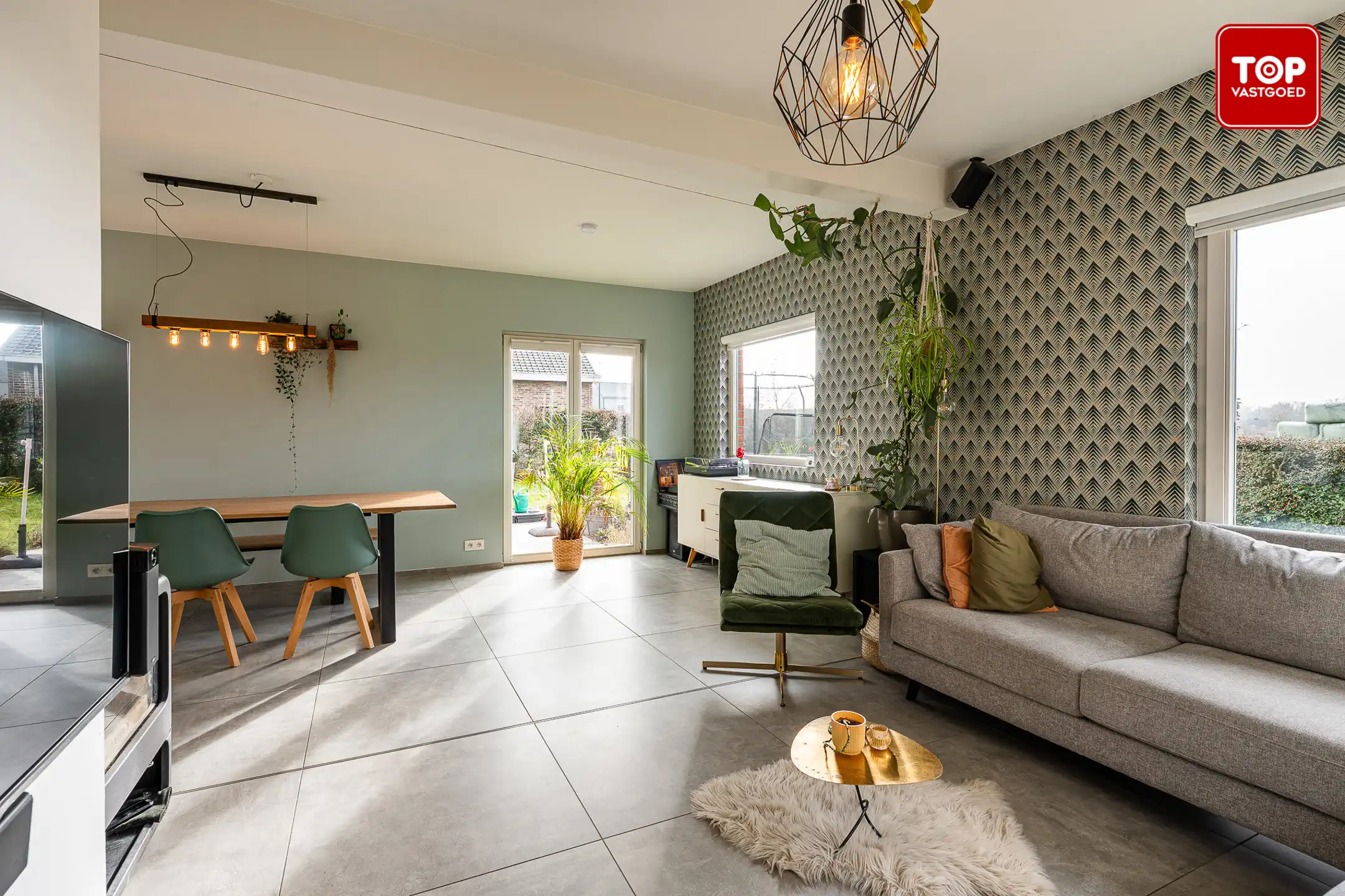 Karakteristieke woning  met 3 slaapkamers en 2 badkamers op riant perceel. foto 5