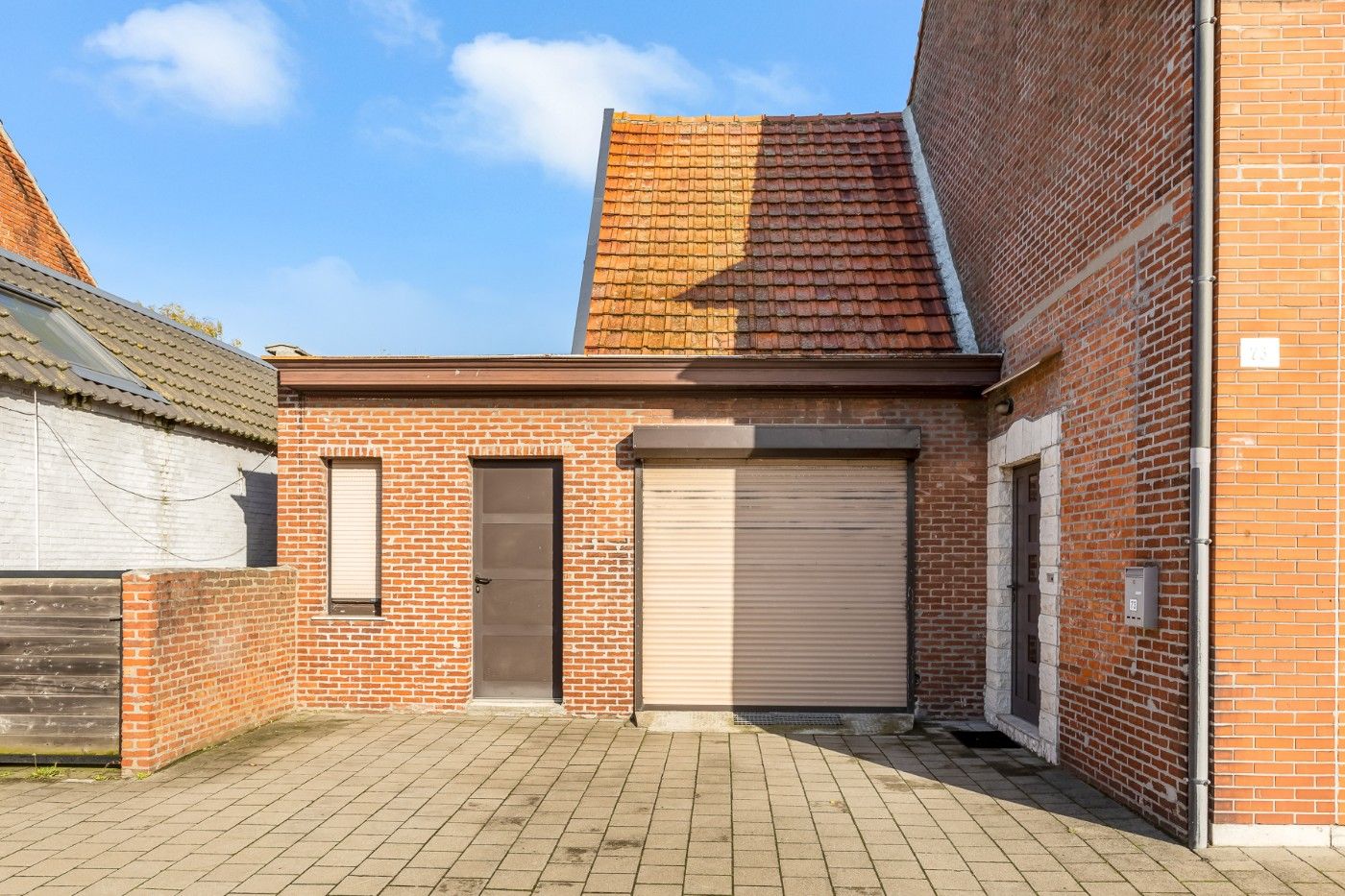 Ruime, instapklare woning met 3 slpk., garage, fietsenberging en koer foto 27