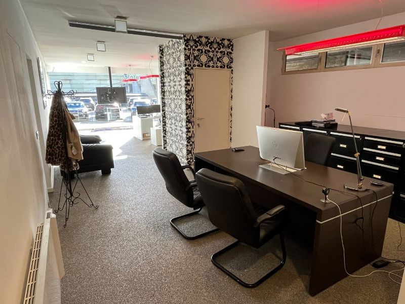 Commercieel pand van 180m² gelegen in het centrum van Genk, tegenover Shopping1. foto 9