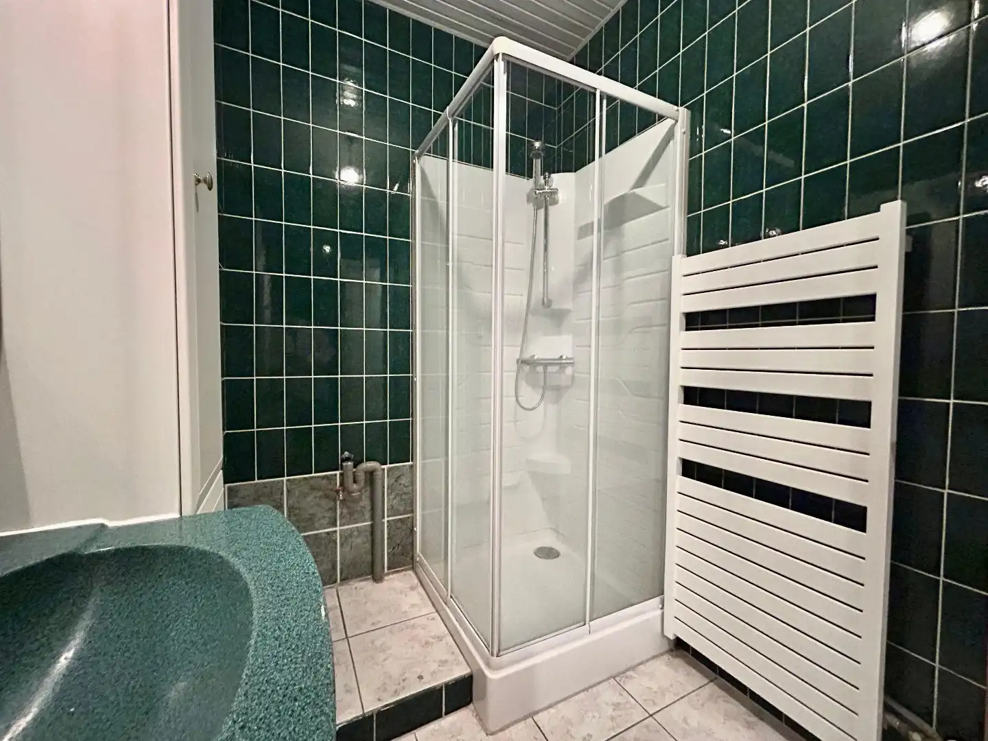 Instapklaar appartement met twee slaapkamers en terras foto 12