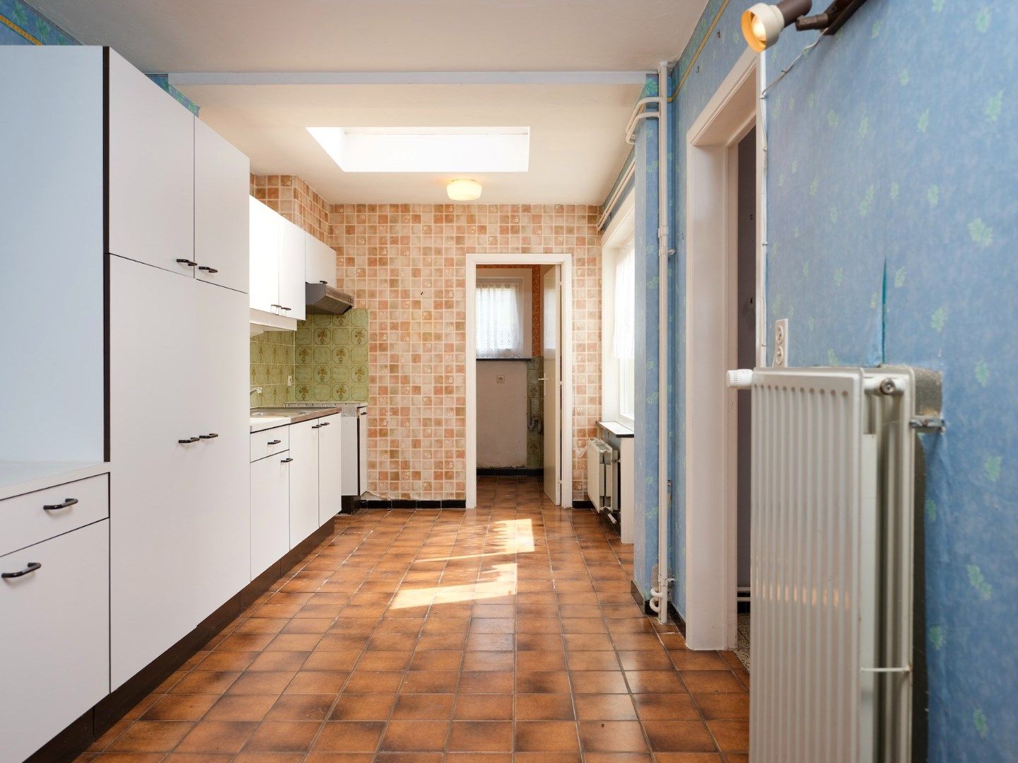 Charmante halfopen woning met potentieel in het hart van Zwankendamme foto 3