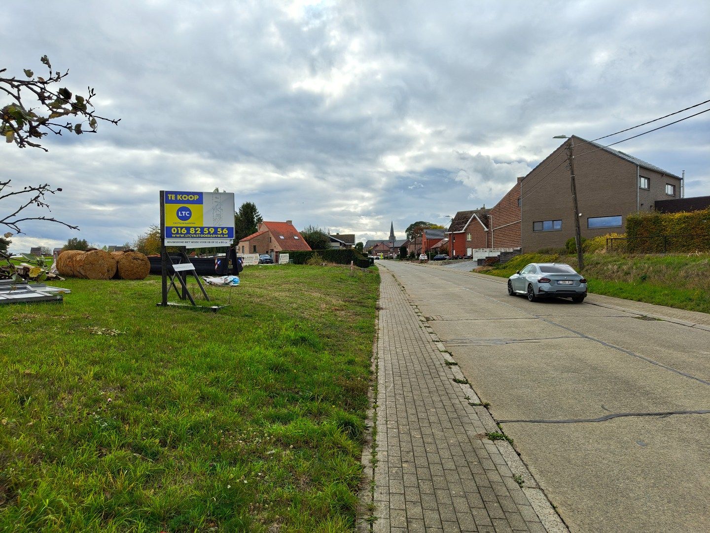 Bouwgrond met weiland voor open bebouwing met totale opp. van 32a 80ca foto 6