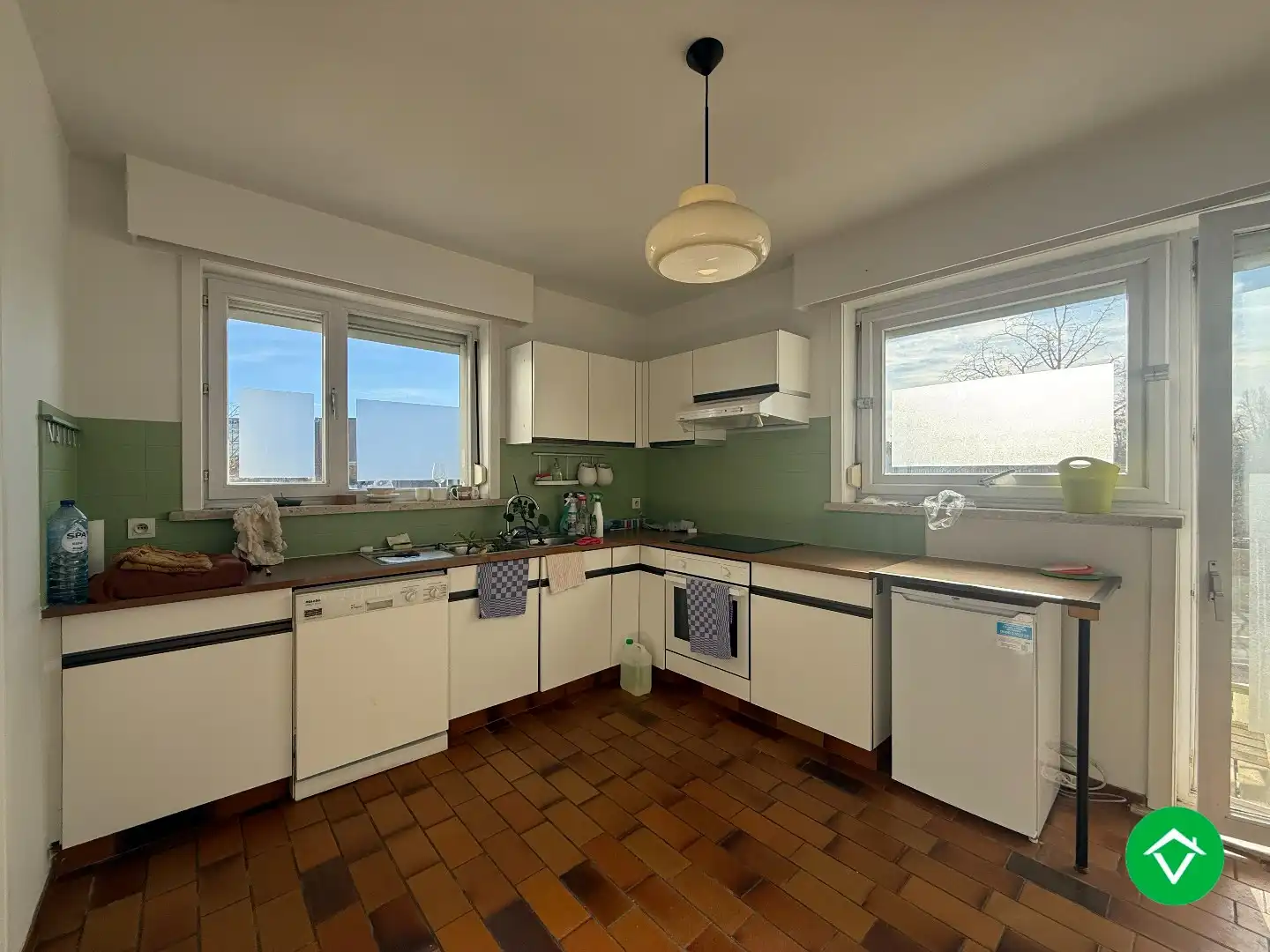 Instapklaar appartement met twee slaapkamers en garage te Roeselare foto 5