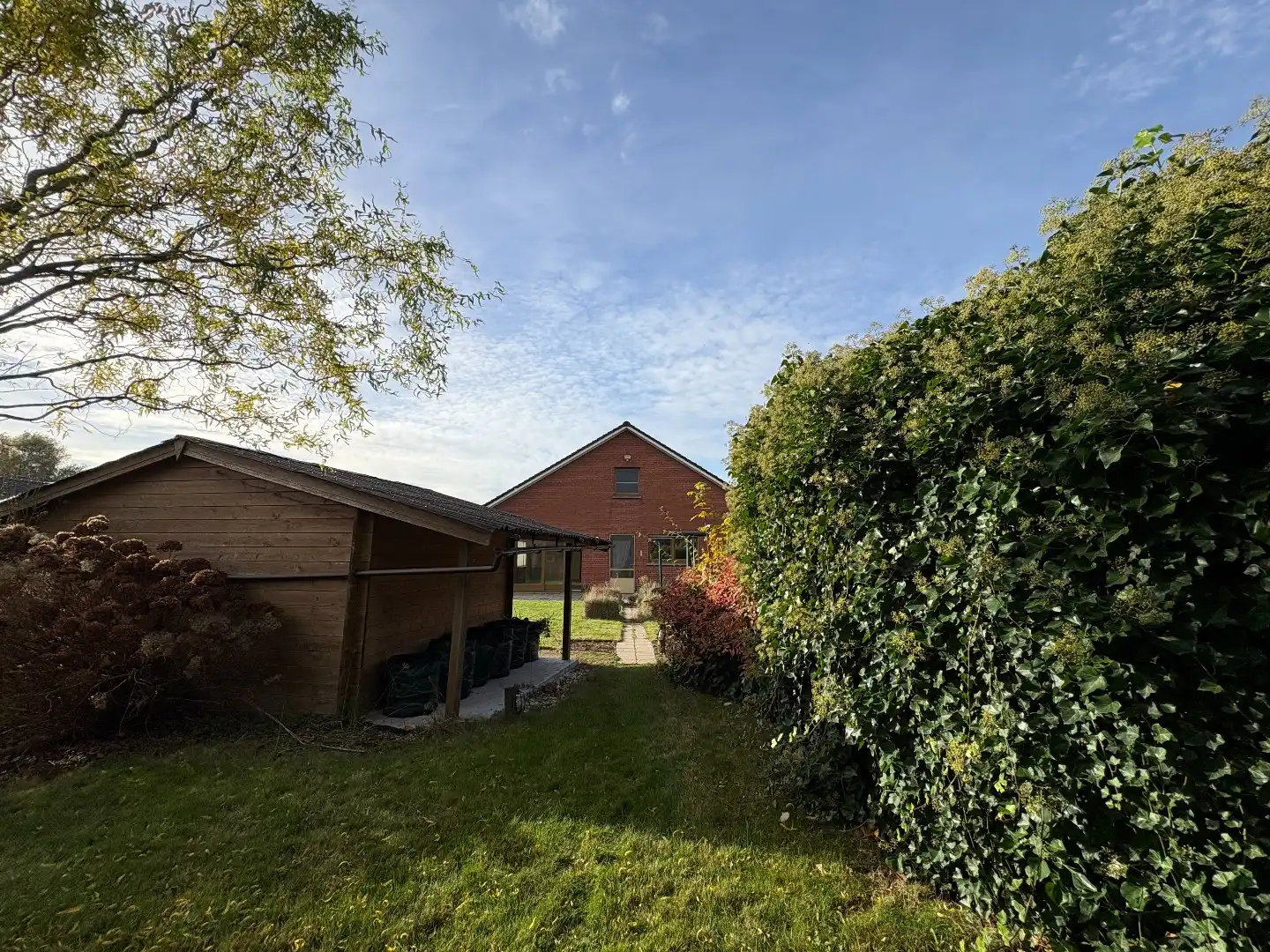 Ruime en goed onderhouden bungalow met zonnige tuin– Elverdinge dorpskern. Opp: 884m². foto 26