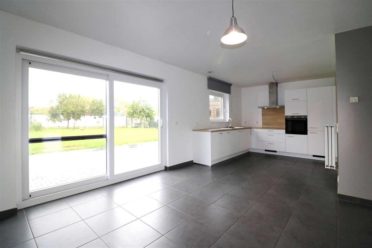 Mooi en landelijk, heel recent, 3 slpk., terras en tuin  foto {{pictureIndex}}