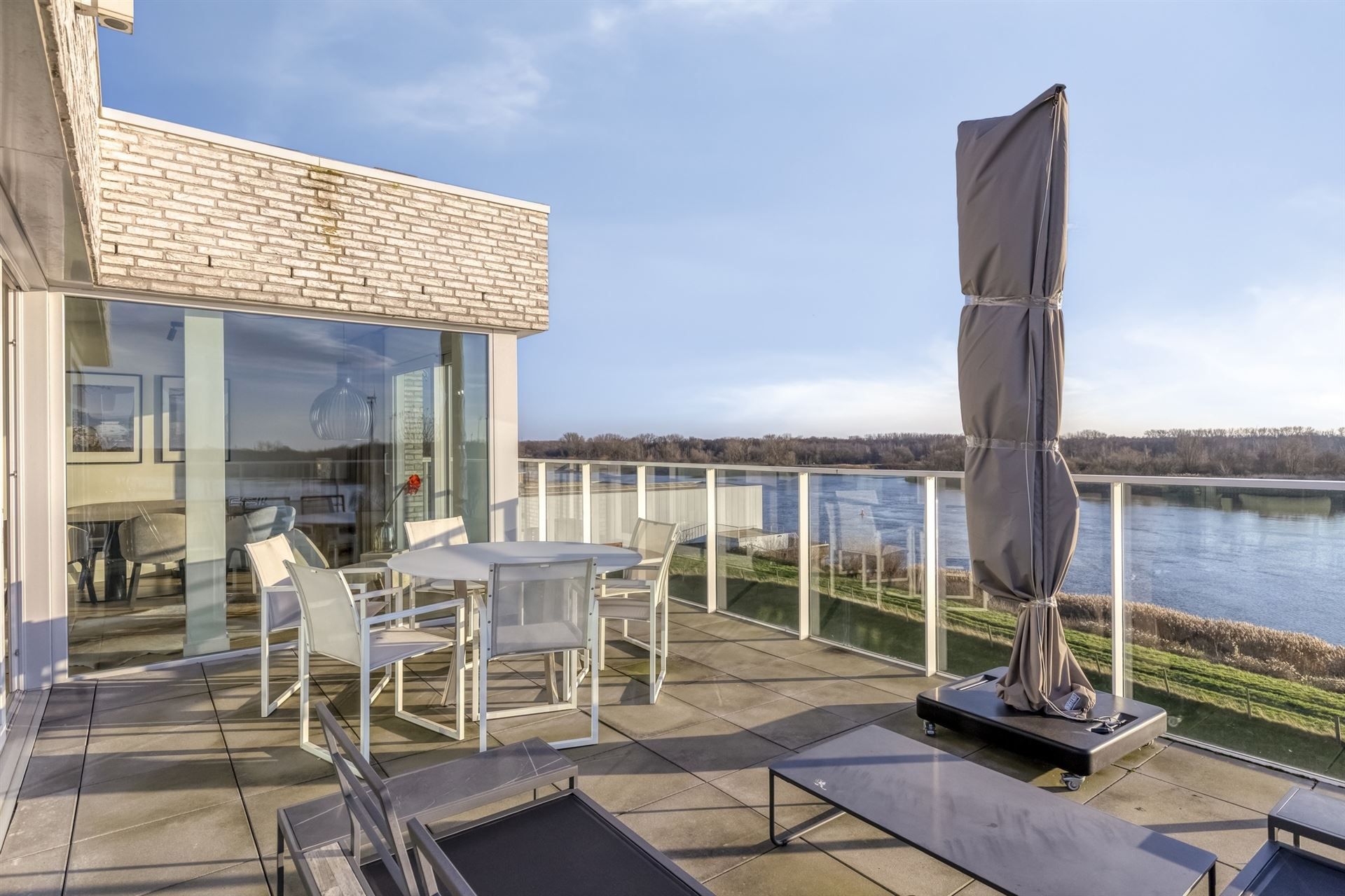 Luxueus appartement met uniek uitzicht! foto {{pictureIndex}}