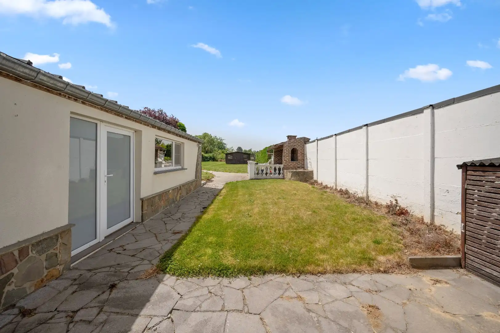 Ruime gezinswoning met 4 slpks, 2 badkamers, garage en grote tuin foto 27