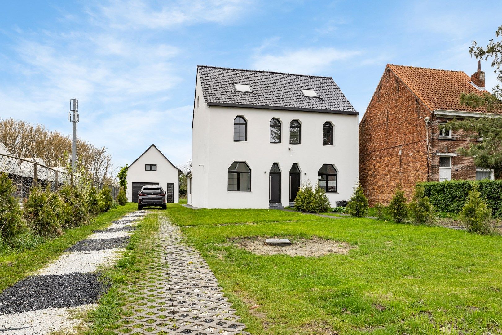 Luxueus gerenoveerde (2025) woning bijgebouw & ruime tuin in Zwijndrecht foto 2