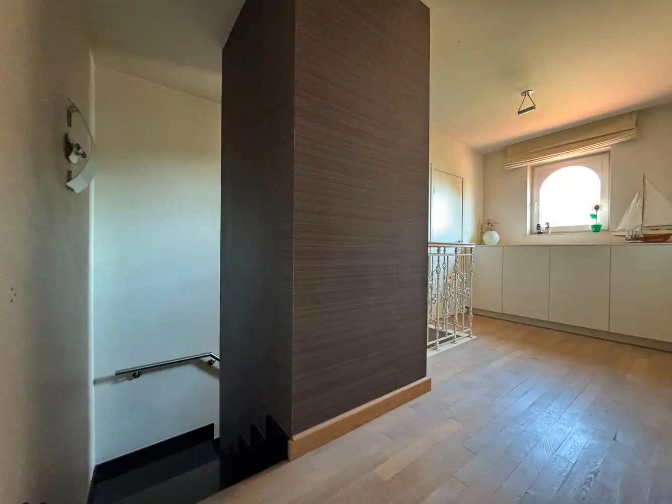 Villa met zwembad en bijgebouw foto 21