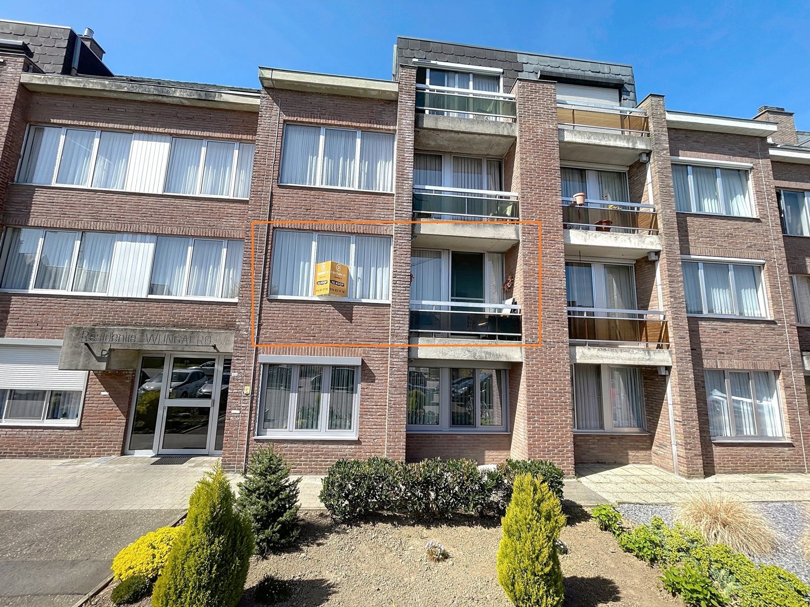 verhuurd app. met 2 slpk en garagebox aan de stadsrand foto {{pictureIndex}}
