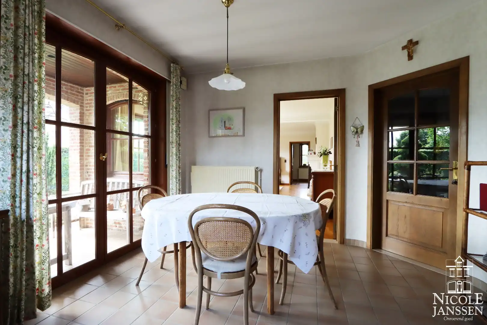 Instapklare en ruime gezinswoning met garage en diepe tuin in het gezellige Beek foto 11