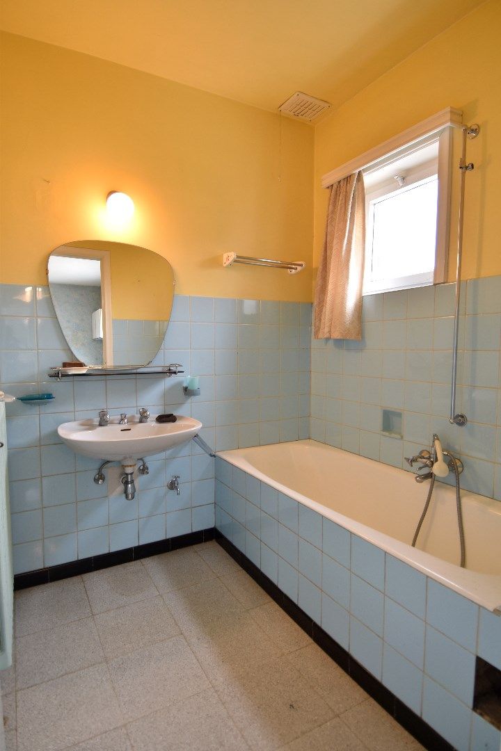 Gezinswoning op een perceel van 1244 m² met 4 slaapkamers, zonnige tuin en dubbele garage te koop in Ooigem/Wielsbeke foto 7