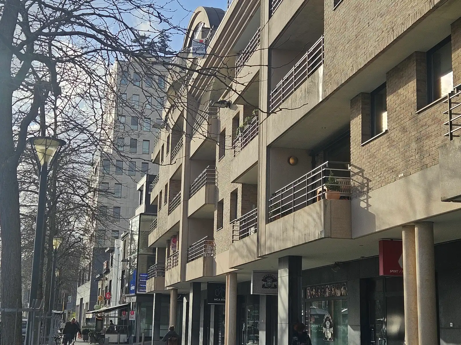 Lichtrijk duplex appartement met 2 slaapkamers en dubbele garage! foto 35