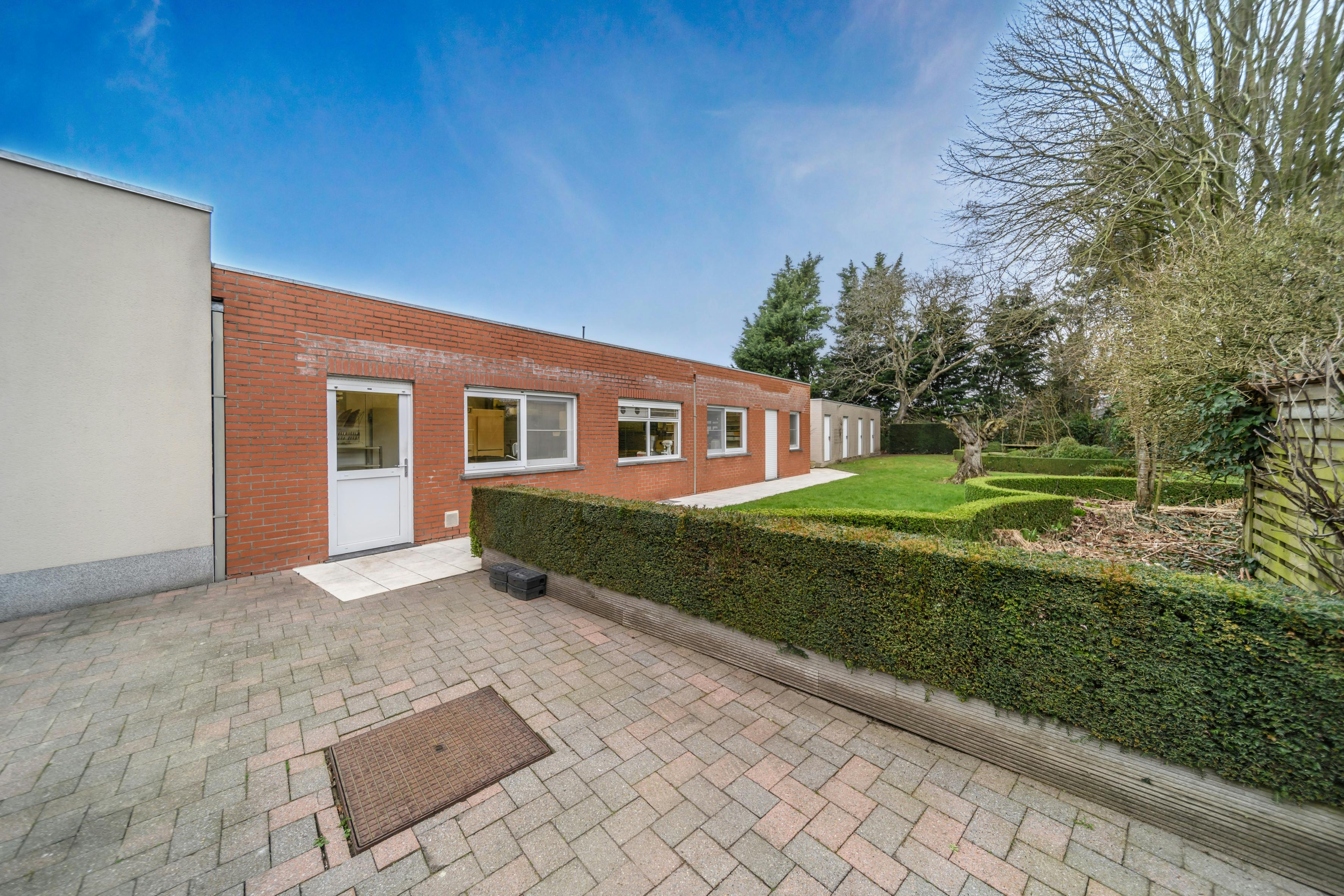 Huis met winkel, atelier en garages te koop in regio Diksmuide foto 11