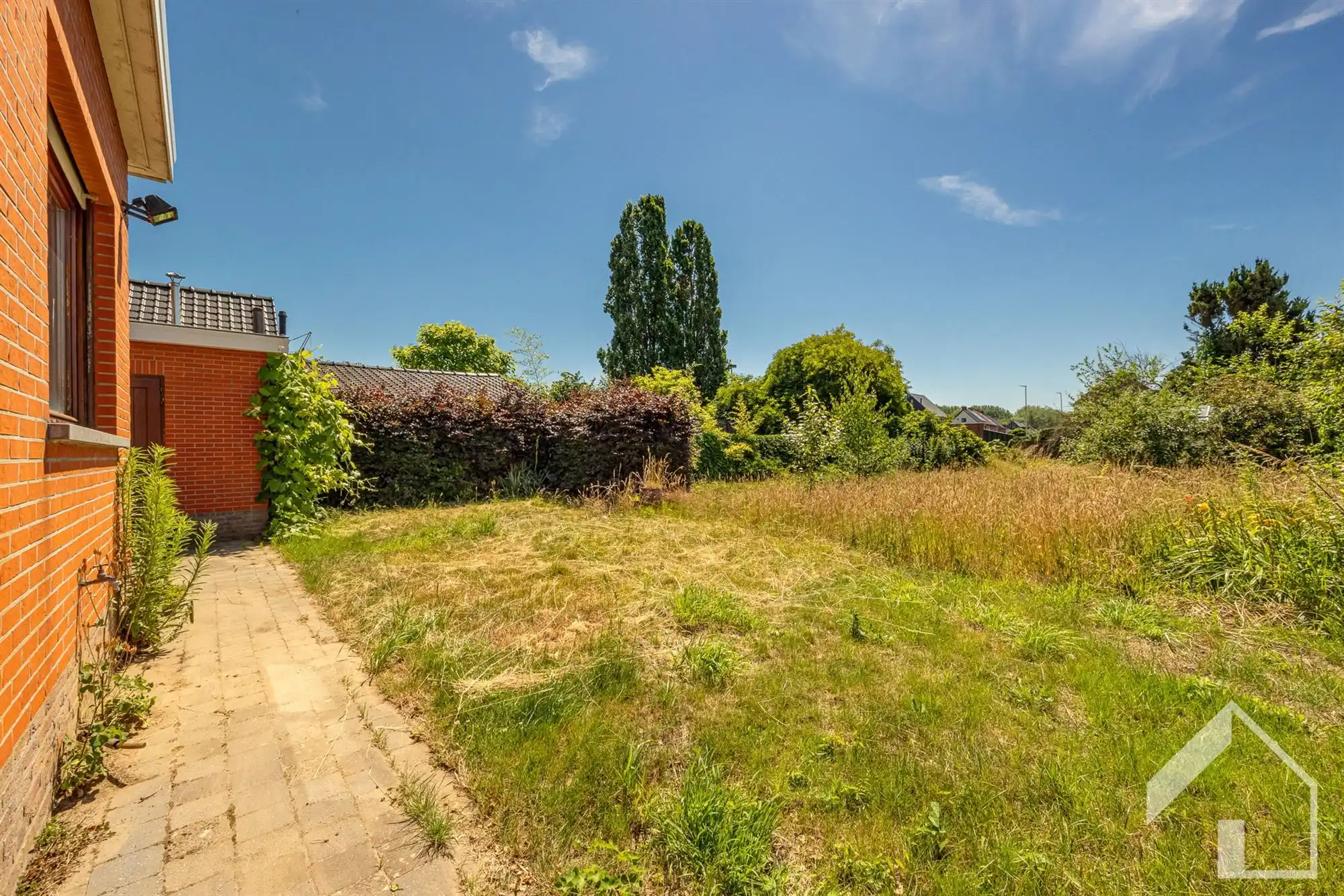 Ruime te renoveren gezinswoning met veel potentieel foto 25