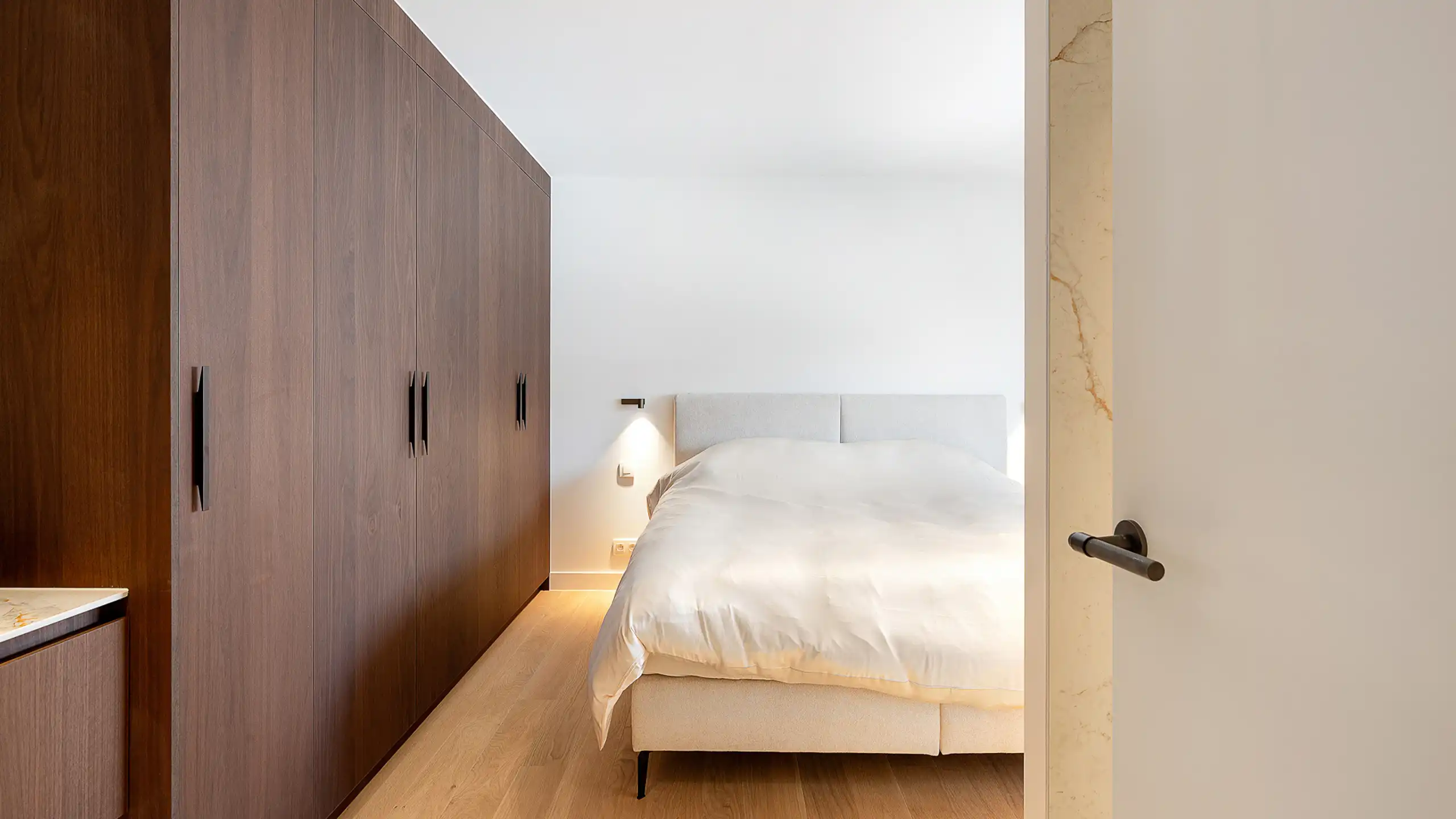 Prachtig gerenoveerd duplex appartement [J. Nellenslaan -Duinbergen]. foto 23