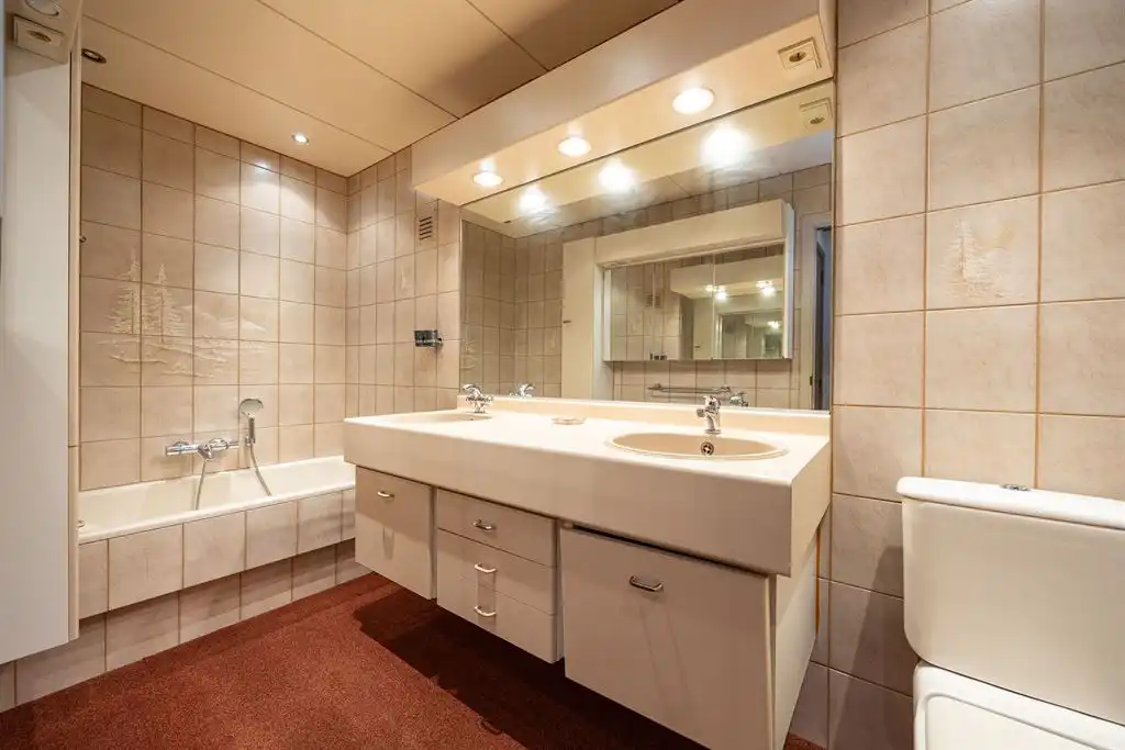 Te renoveren charmante villa met zwembad foto 6