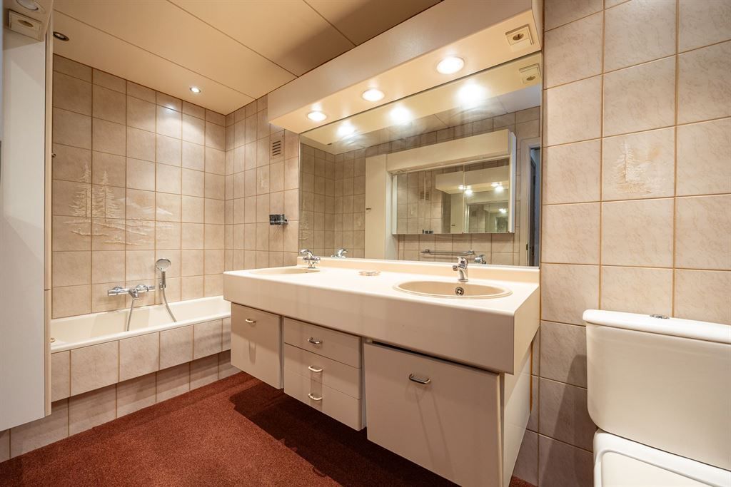 Te renoveren charmante villa met zwembad foto 6