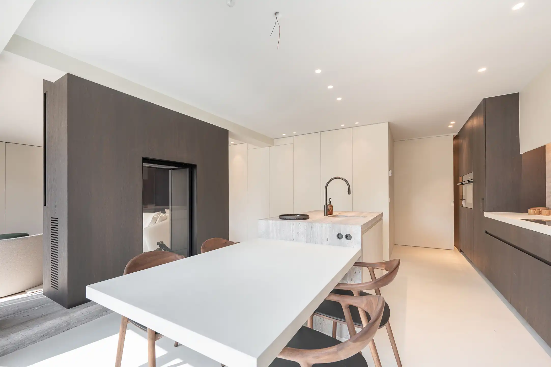 Luxueus ingericht appartement | tegenover H.Hartkerk foto 10