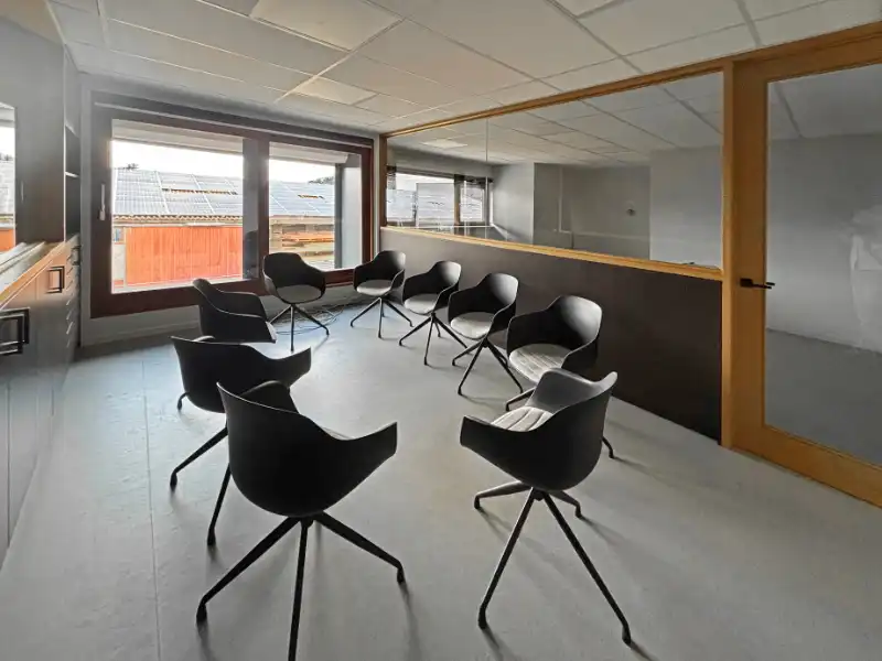 Sint-Niklaas: instapklaar kantoor van 165 m² met parking foto 5