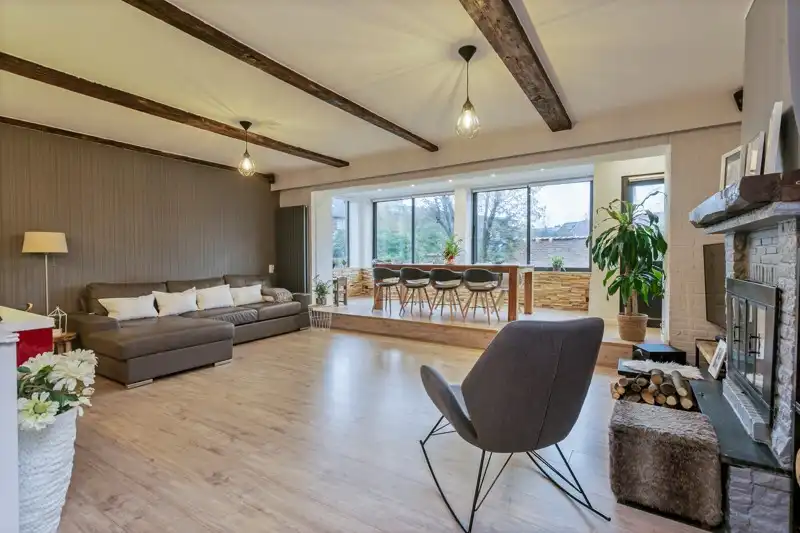 GELIJKVLOERSAPPARTEMENT MET TUIN EN GARAGE IN KONINGSLO foto 4