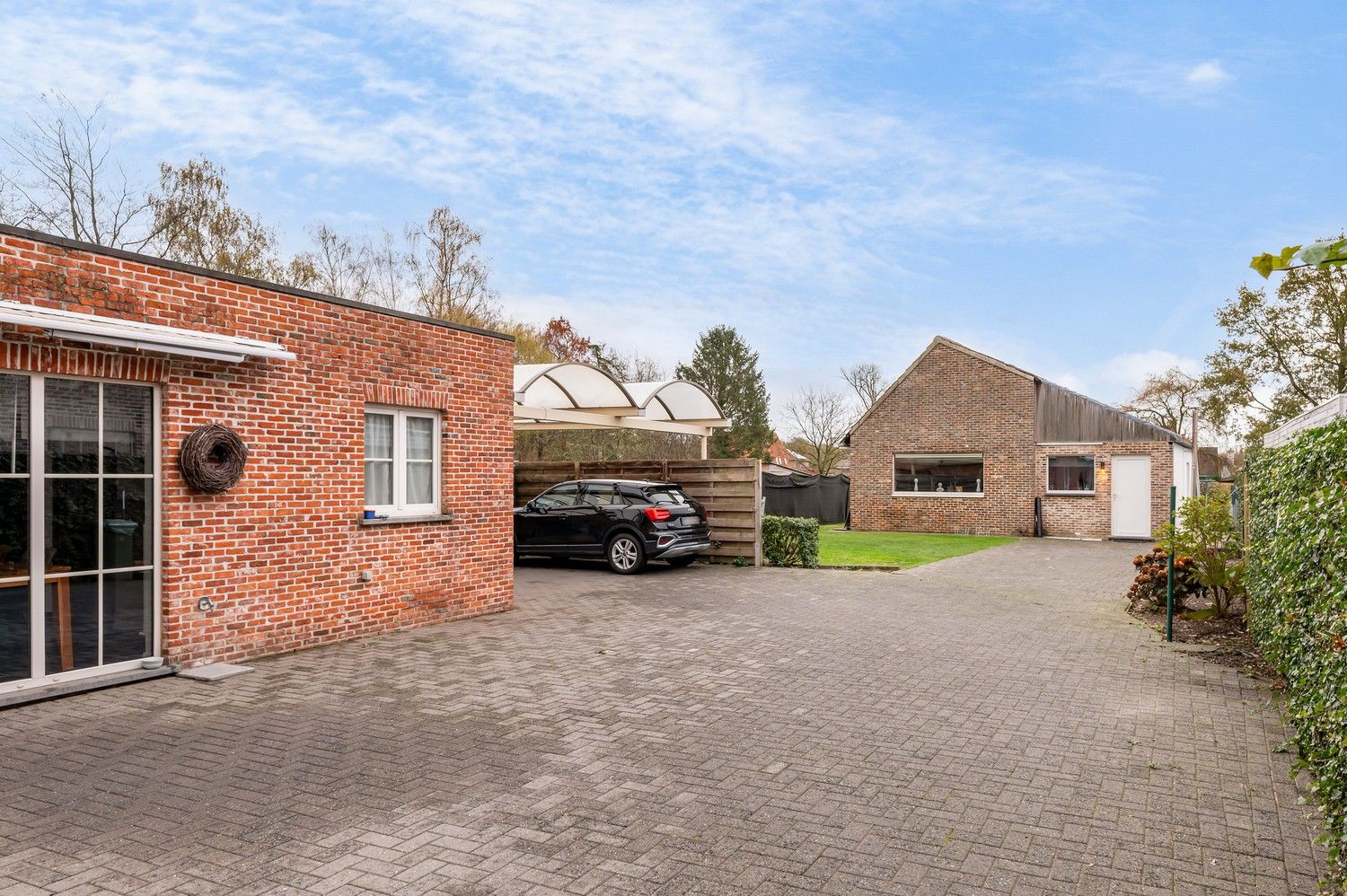 Ruime, instapklare pastorijwoning met bijgebouw op 1 180 m². foto 26