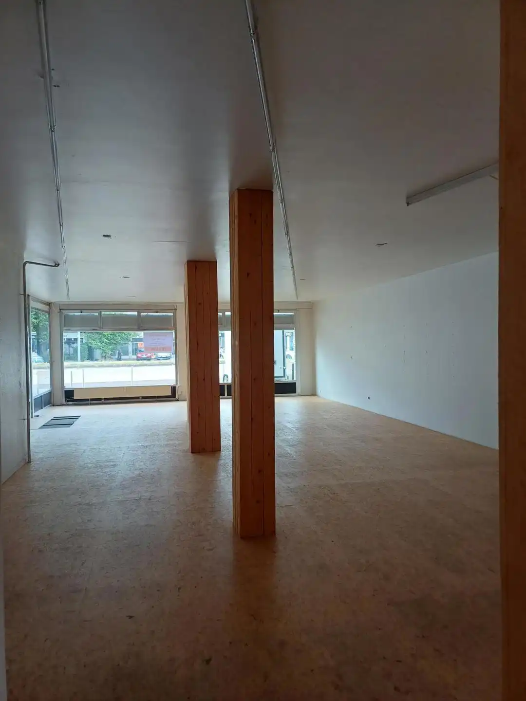 commercieel gelijkvloers op goede ligging ( 115m²) foto 6